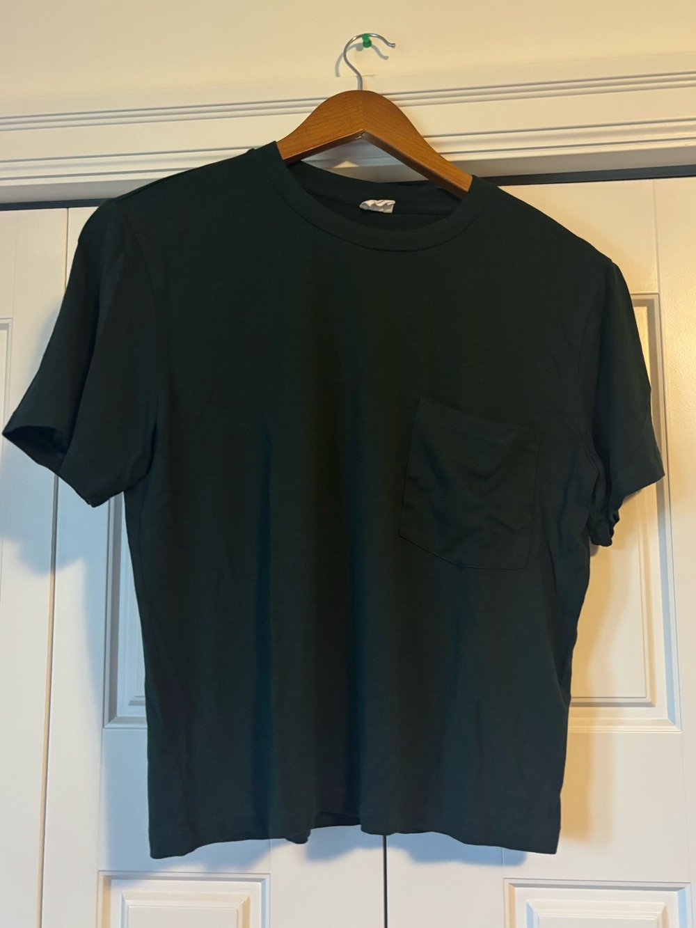 ☀️ Wilfred ☀️ dark green pocket t-shirt